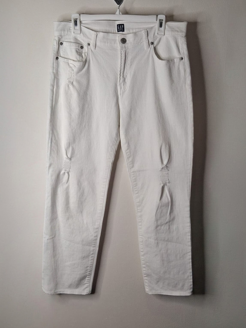 Gap Best Girlfriend Distressed White Jeans – Size 29